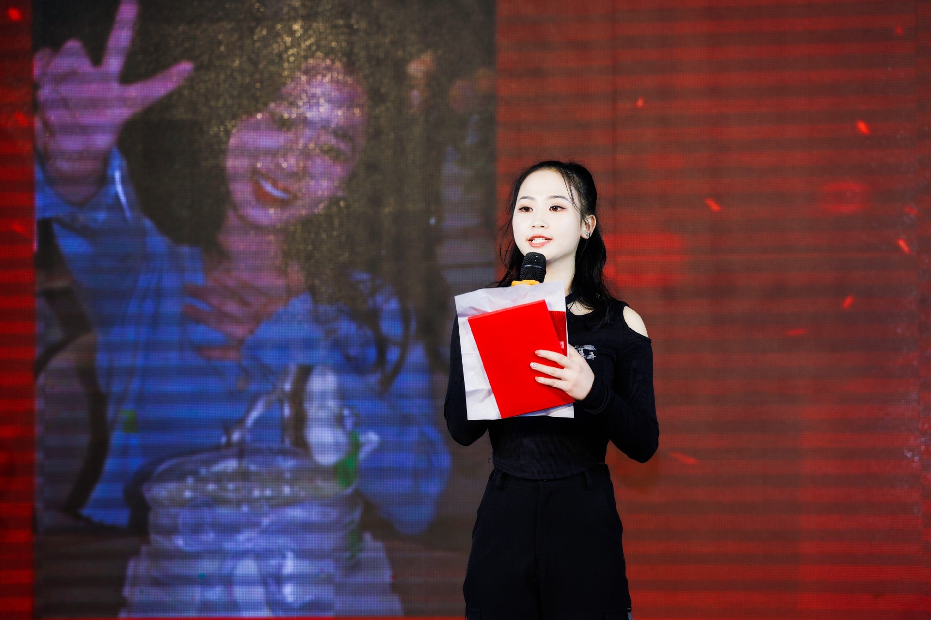 1708943491197576.jpg 最佳新人代表發(fā)言.jpg